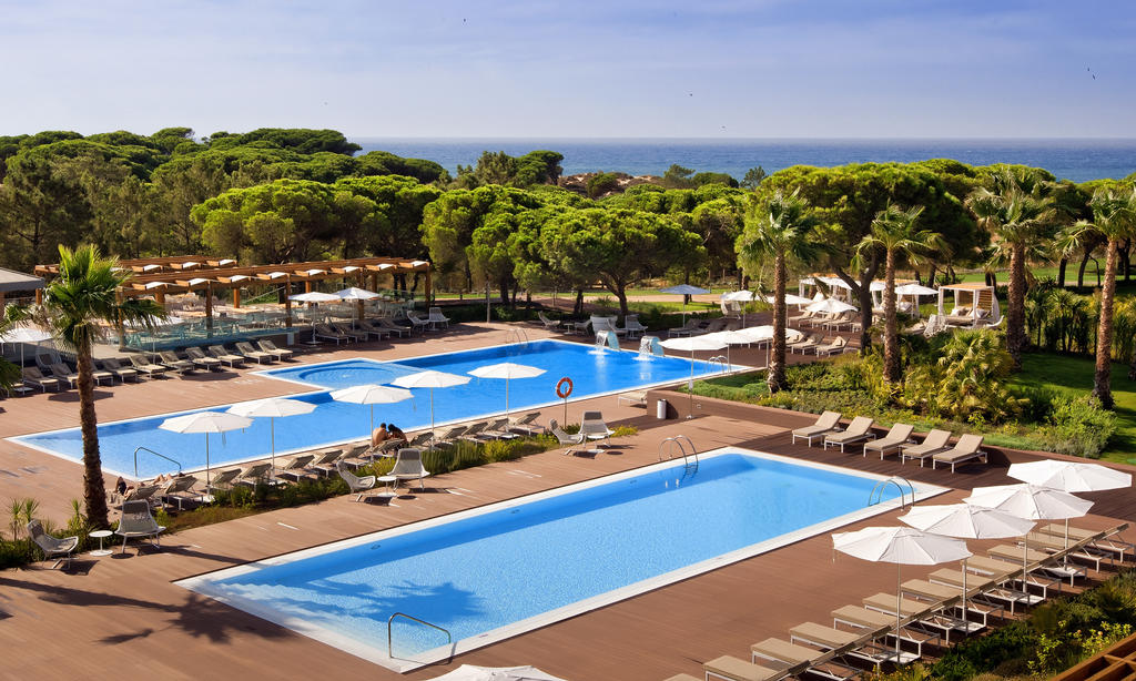 Dining at Pine Cliffs: Restaurants, Beach Clubs and Sunset Spots — view 3