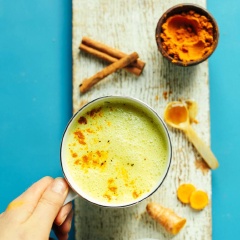 Vậy là hoàn thành rồi. Sữa nghệ là thức uống không chỉ ngon mà còn rất tốt cho sức khỏe của chúng ta, nhất là đối với những người đau dạ dày hoặc bị cảm cúm. Bạn hãy chăm sóc gia đình mình bằng thức uống này nhé!