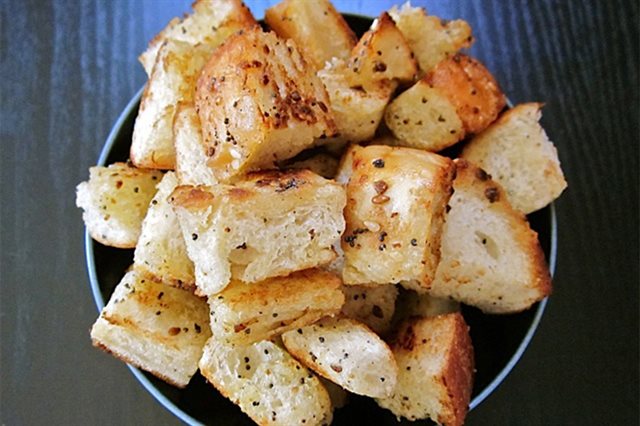 Bánh Mì Chiên Tỏi Giòn