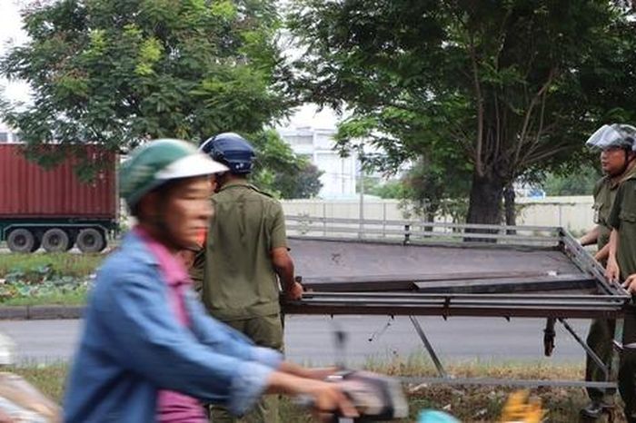 Quyết lập lại trật tự vỉa hè ở cửa ngõ phía Tây TPHCM - Báo Người Lao Động