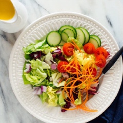Vậy là hoàn thành rồi. Sốt cà rốt gừng gừng trộn salad có thể bảo quản 1 tuần ở ngăn mát tủ lạnh,khi cần trộn salad, bạn chỉ việc lấy ra trộn thôi nha.