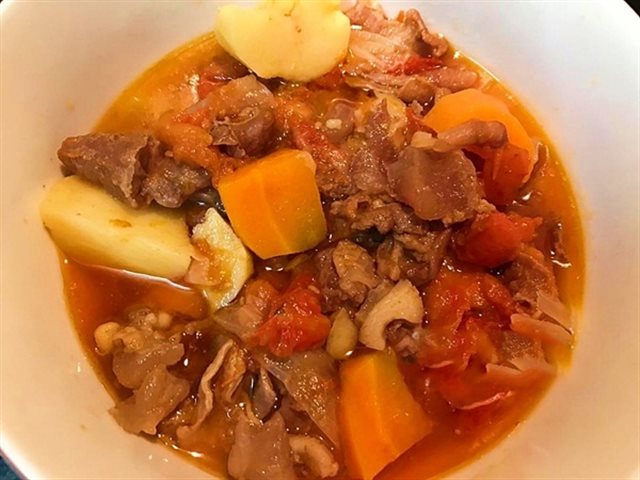 Gân Bò Hầm Rau Củ