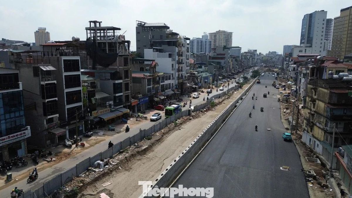 Cận cảnh 500m đường Vành đai 1 Hoàng Cầu - Voi Phục vừa hoàn thành thảm nhựa - Báo Tiền Phong