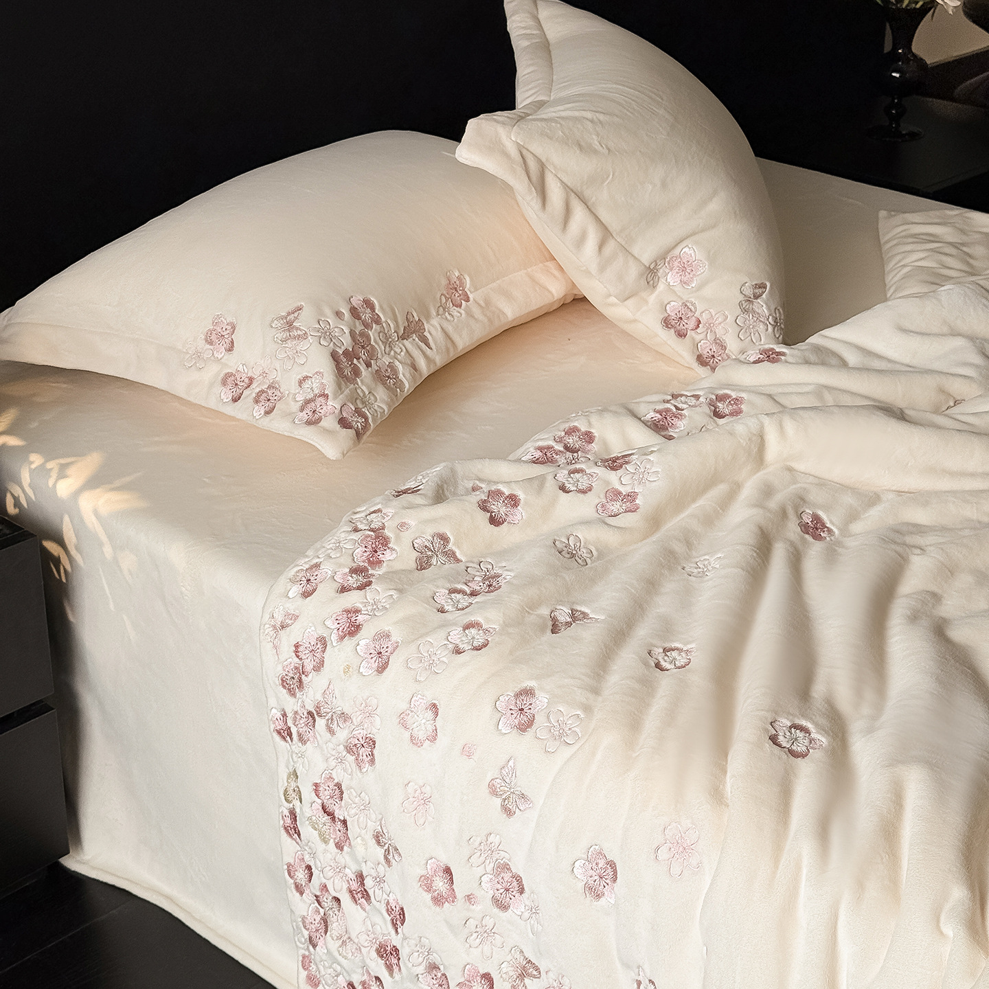 Milchfaser-Fleece-Bettwäsche-Set mit Stickerei