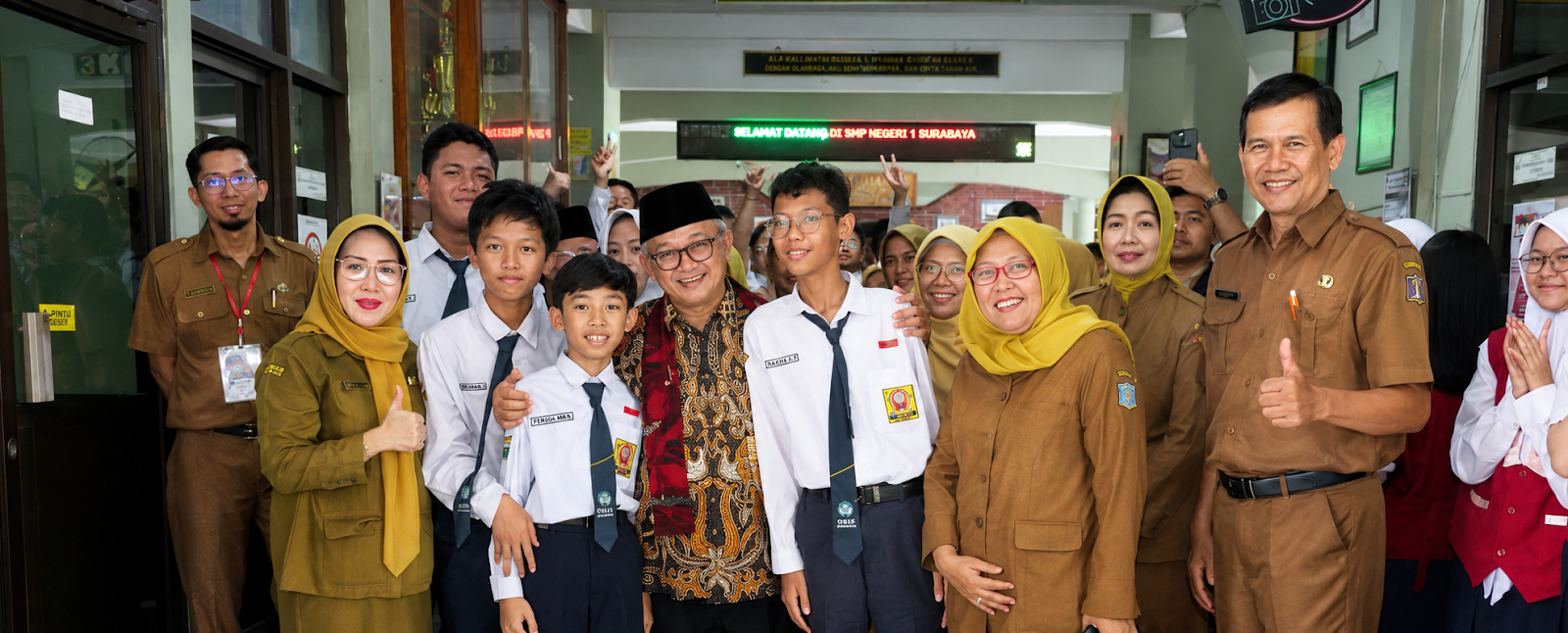 Gedung SMPN 1 Surabaya 2
