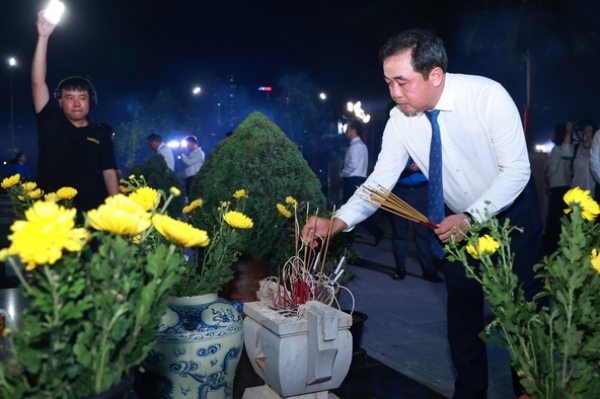 Hà Nội Tổ Chức Lễ Thắp Nến Tri Ân Các Anh Hùng Liệt Sĩ