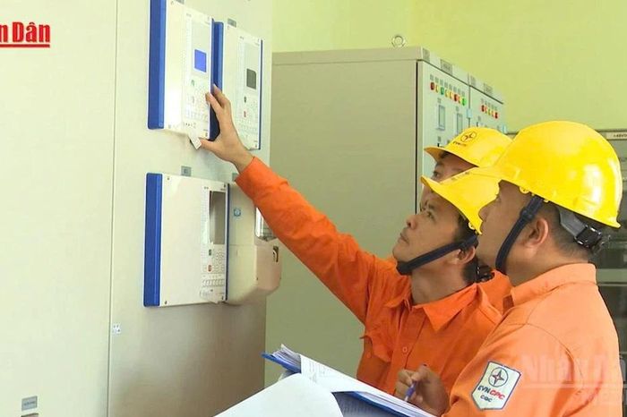 [Video] Bộ Công Thương muốn có cơ chế phân bổ khoản lỗ gần 45.000 tỉ đồng của EVN vào giá điện - Báo Nhân Dân
