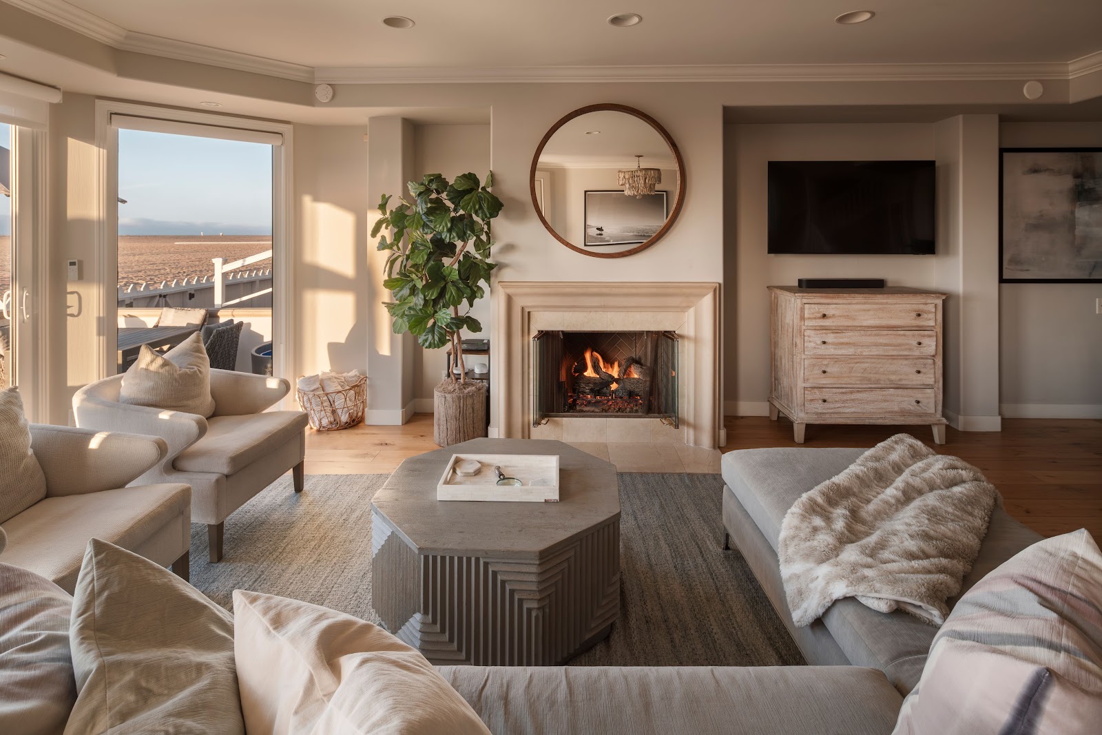 Newport Beach, California, USA — 5-Bed Villa With Fireplace 3