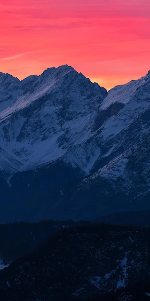Dramatic Alpine Sunset Over Peaks 5K Wallpaper Background