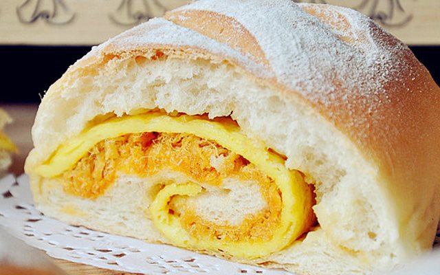 Bánh Mì Chà Bông Trứng Chiên