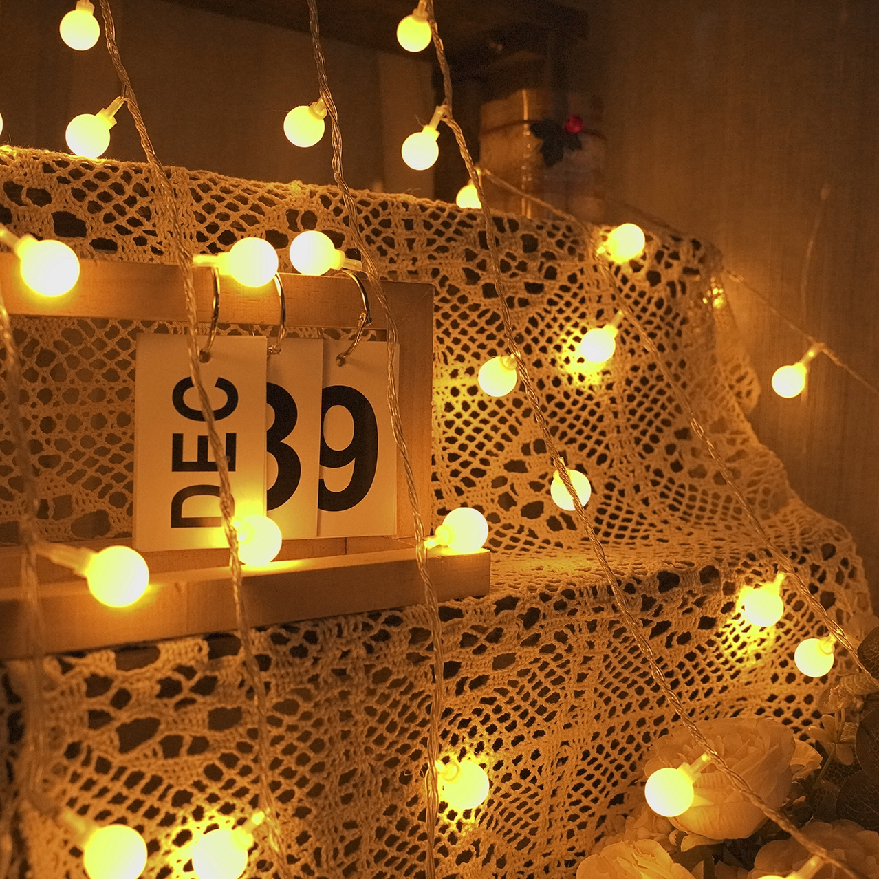 LED-Lichterkette mit Kugeln für Dekoration und Camping