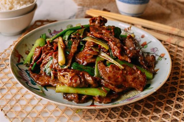 Bò Xào Hành Lá