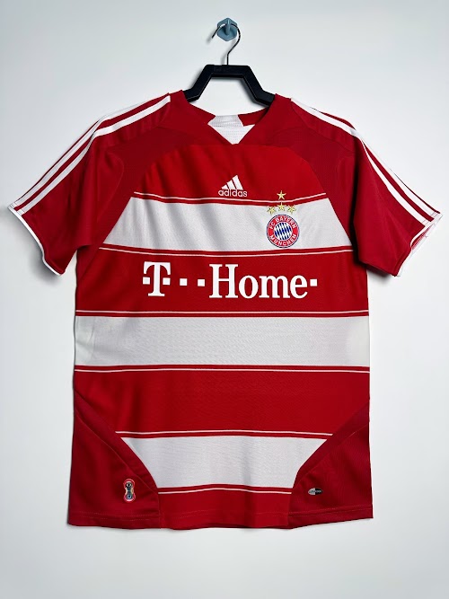 Equipación local del Bayern de Múnich 2007-08.jpeg