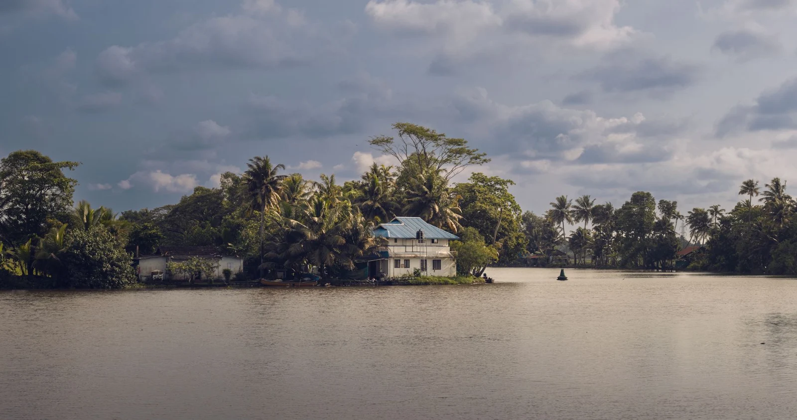 Pathiramanal Island