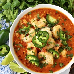 Múc canh ra bát và thưởng thức nóng với cơm trắng hay bún đều ngon. Đây là cách nấu canh có thể tận dụng ngay những nguyên liệu sẵn có để mang đến mùi vị hết sức đặc trưng và không lẫn vào đâu được của món ăn này.