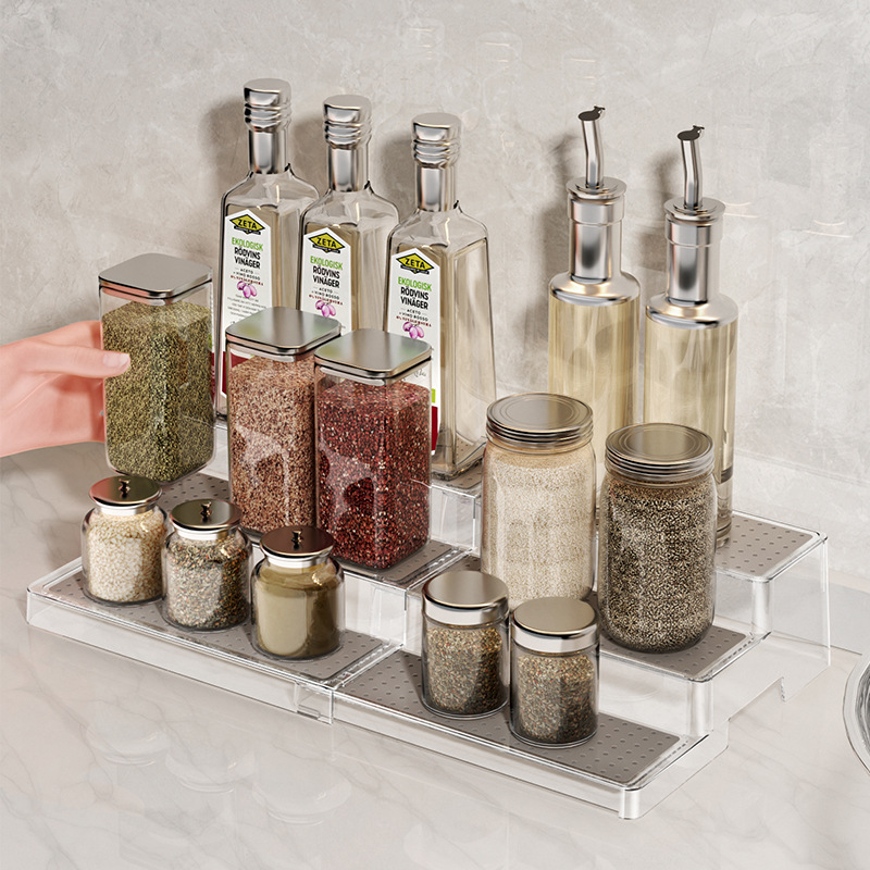 Expandable step shelf made of plastic