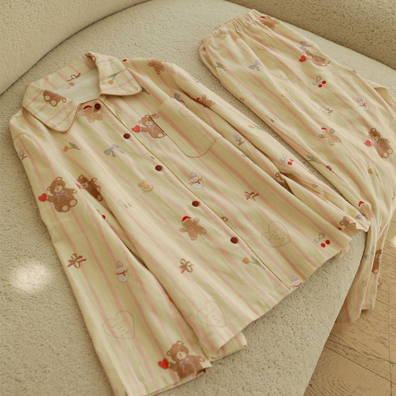 Cozy loungewear set with bear print