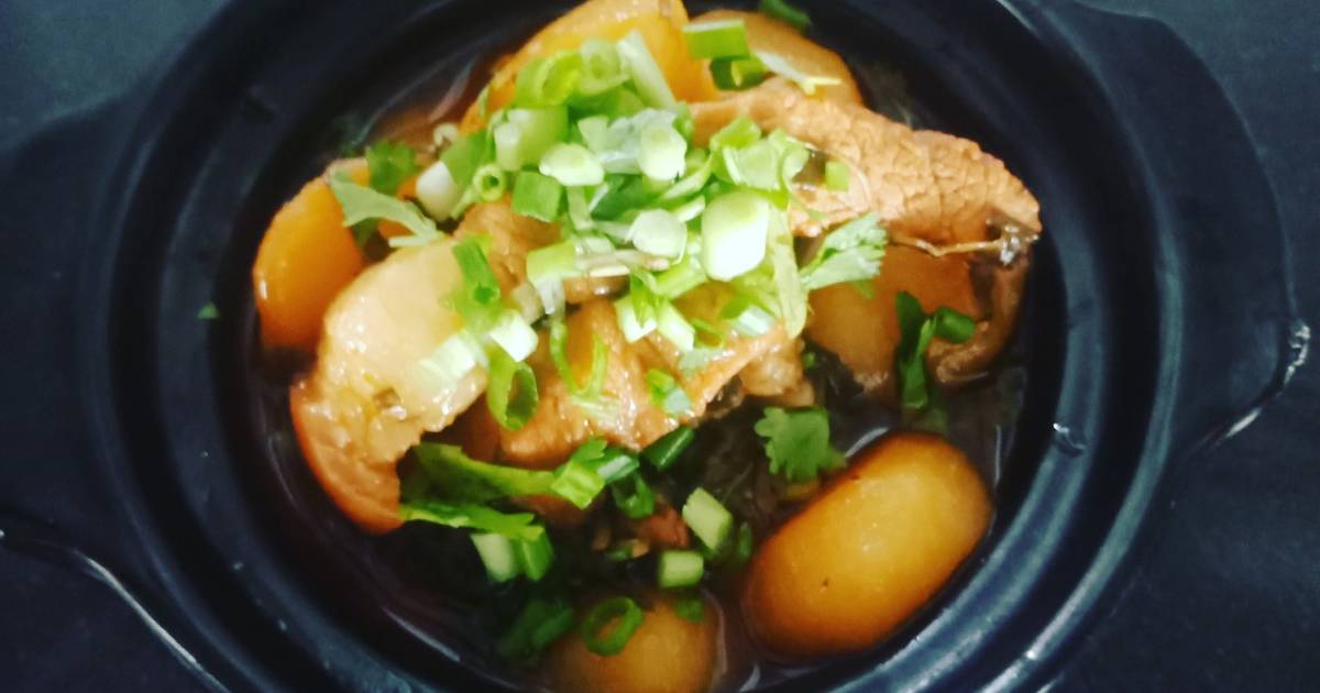 Thịt kho củ năng & rau răm