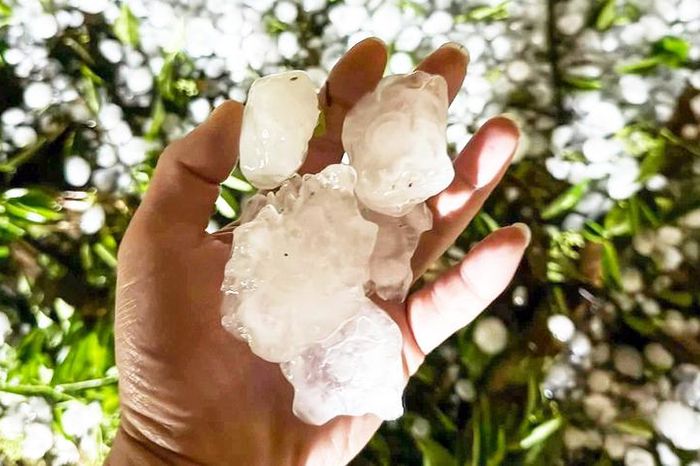 Miền Bắc tiếp tục mưa dông, cảnh báo lốc, sét, mưa đá diện rộng - Báo VTC News