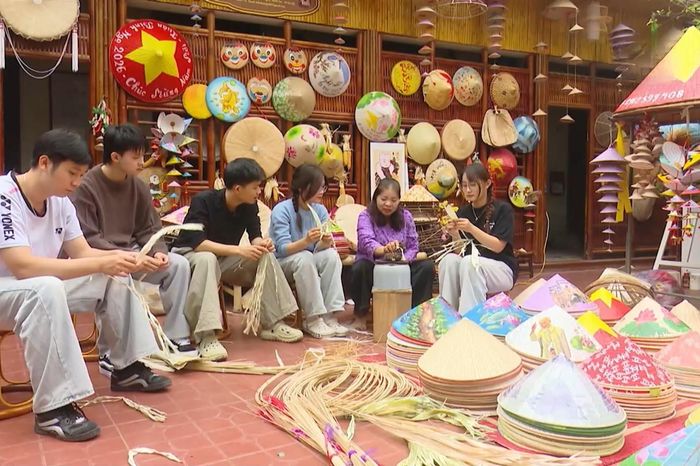 Hà Nội khẳng định vị thế nghề thủ công truyền thống - Đài Phát thanh và truyền hình Hà Nội