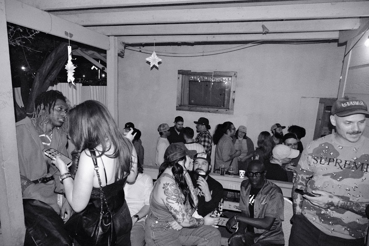 @tlau.photos_thelostandunfounds_2026-03-22_austin_last_night_noir_012