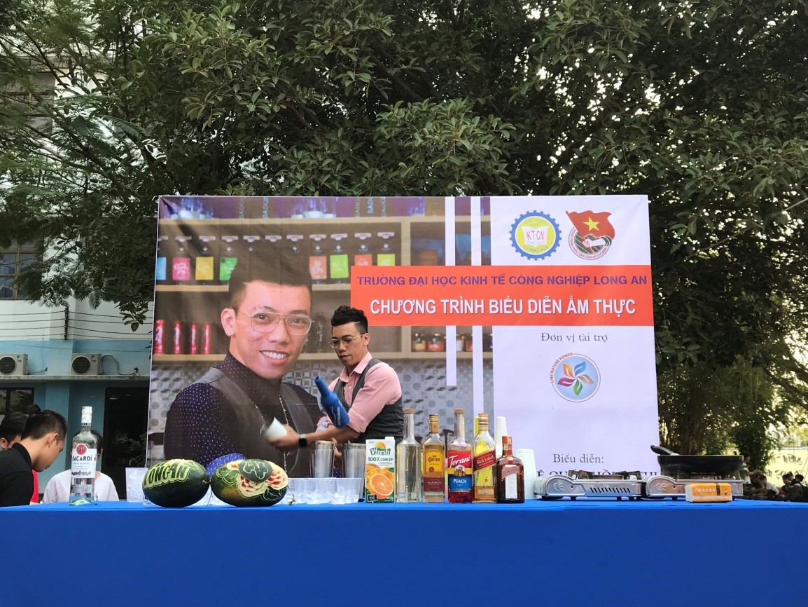 Thưởng thức chương trình biểu diễn ẩm thực