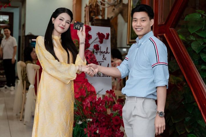 Văn Thanh trao thẻ đen cho 'chị đẹp' gymer ở lễ dạm ngõ - Tạp chí Tri thức