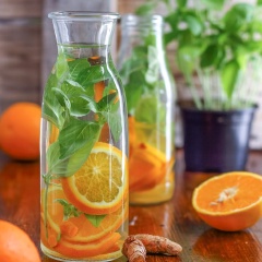 Sáng hôm sau, bạn dùng ngay nước detox này sau khi thức dậy và trước khi ăn sáng để thanh lọc cơ thể nhé. Ngoài thanh lọc cơ thể, loại nước này còn có tác dụng hỗ trợ tiêu hóa rất tốt nữa đấy.