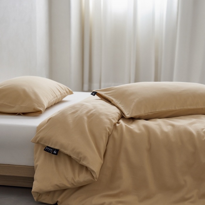 Duvet cover made from long-staple cotton, solid color