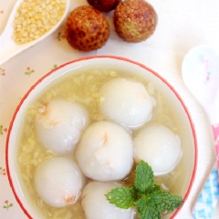 Múc chè ra chén và thường thức. Nếu thích dùng lạnh có thể thêm đá viên và nước đường vào nhé!