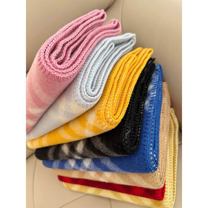 Wool scarf with geometric pattern