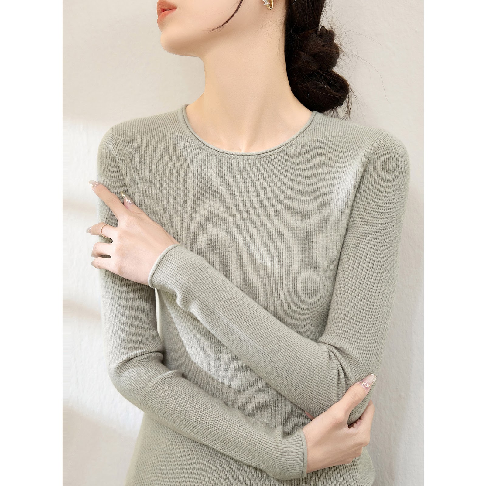 Schmal geschnittener Strickpullover mit Rundhalsausschnitt