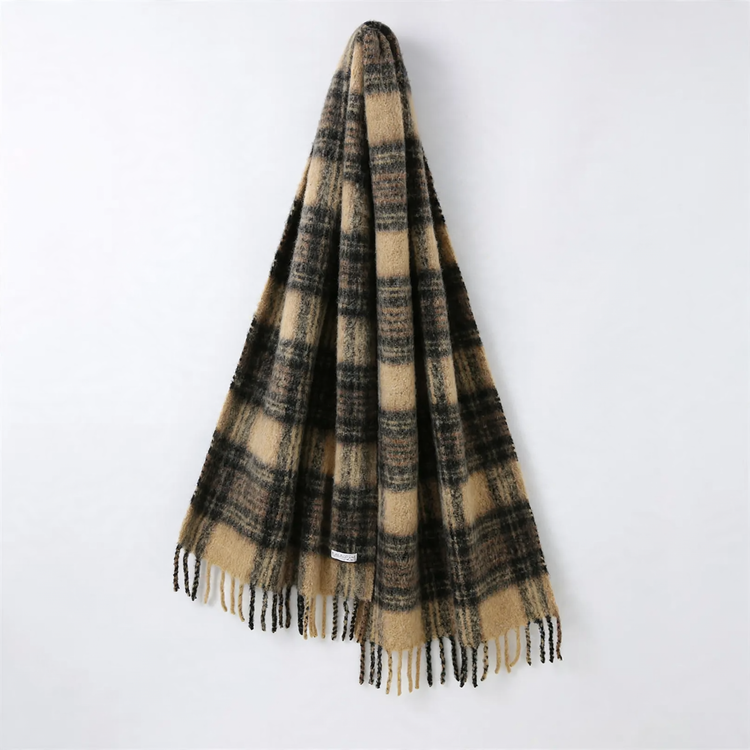 Alpaca wool scarf with check pattern and fringes
