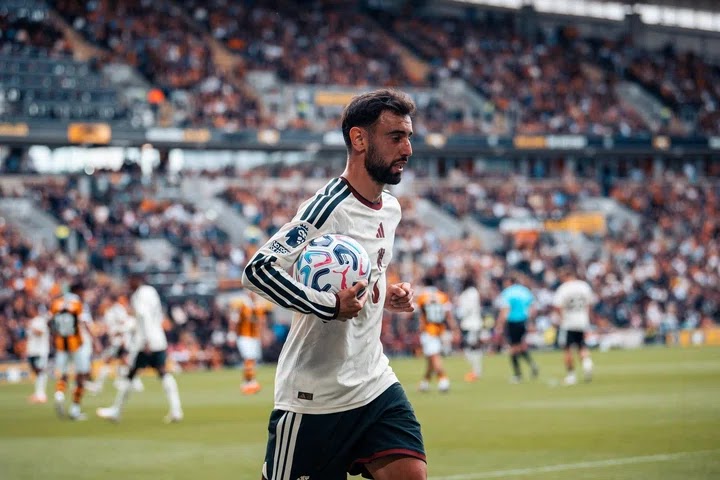 Paul Scholes Ingatkan Bruno Fernandes: "Lebih Baik Tutup Mulut" Usai Kekalahan Memalukan Manchester United