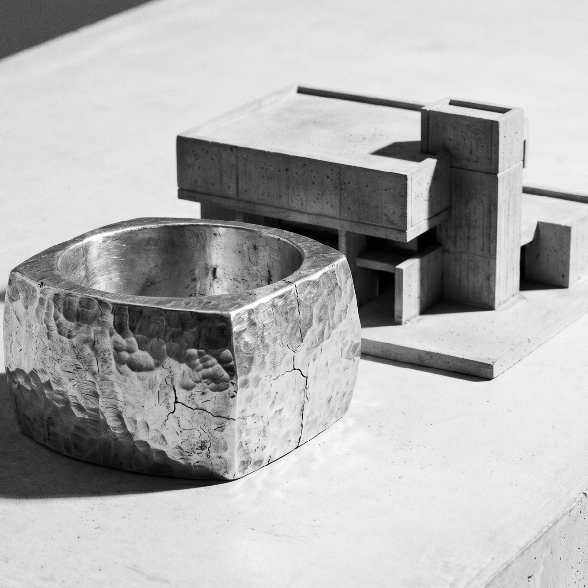 The Scale Relationship Between Sculpture and Jewellery hero image