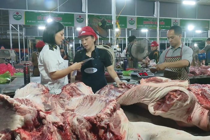 Siết chặt kiểm soát thị trường thực phẩm - Đài Phát thanh và truyền hình Hà Nội