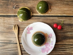 Món kem trà xanh béo ngậy mềm mịn hoà với vị đắng thơm của matcha và vị ngọt bùi của đậu đỏ với ngoại hình rất bắt mắt hứa hẹn là món tráng miệng lý tưởng cho cả gia đình.
