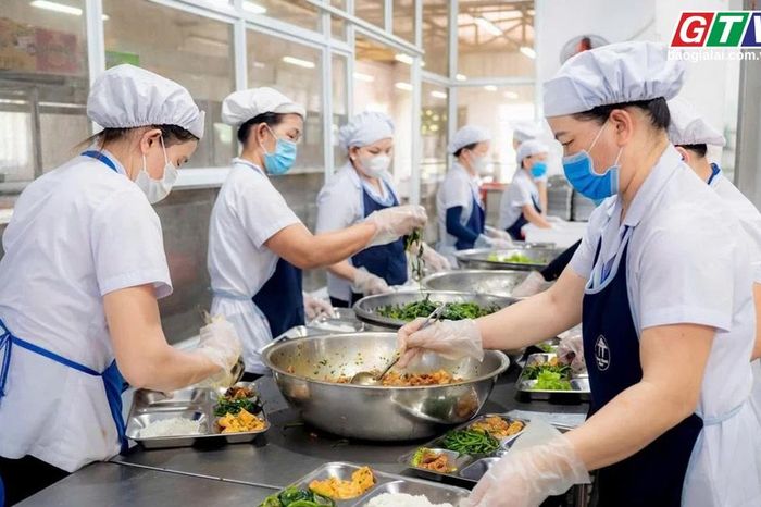 Toàn cảnh Gia Lai 24h: Gia Lai tăng cường kiểm tra an toàn thực phẩm tại bếp ăn tập thể - Báo Gia Lai