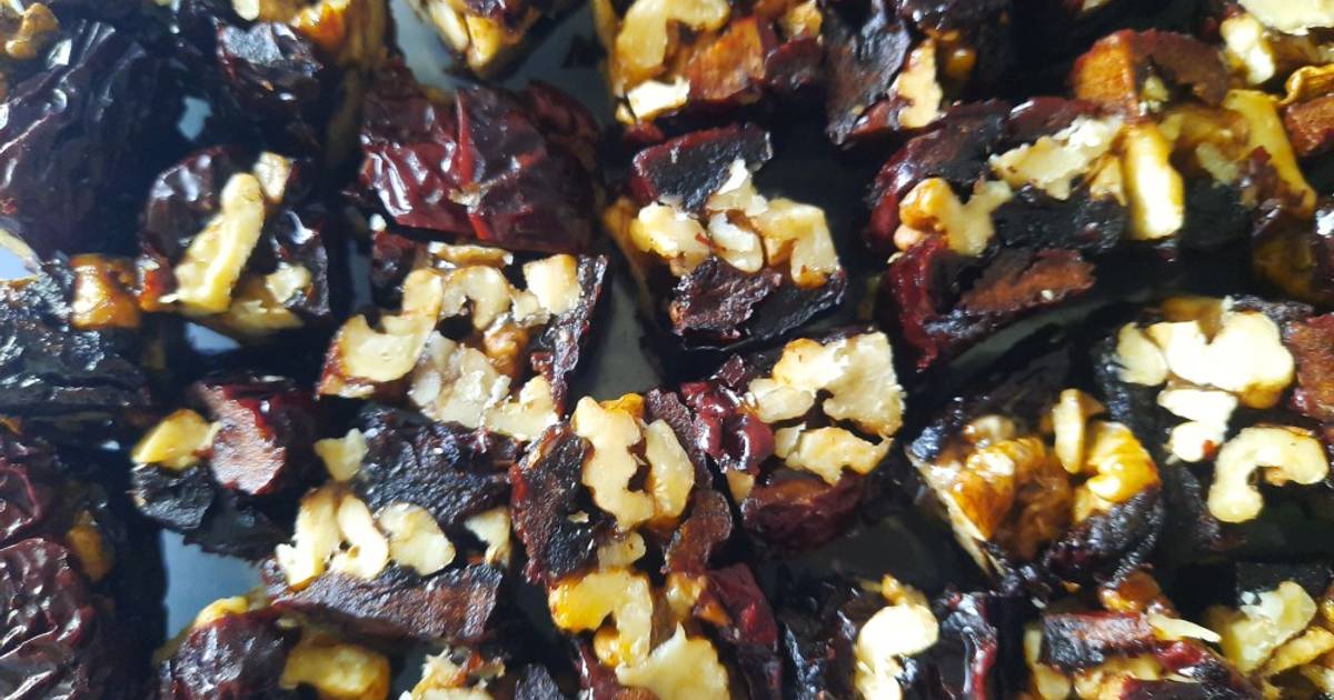 Táo đỏ kẹp óc chó