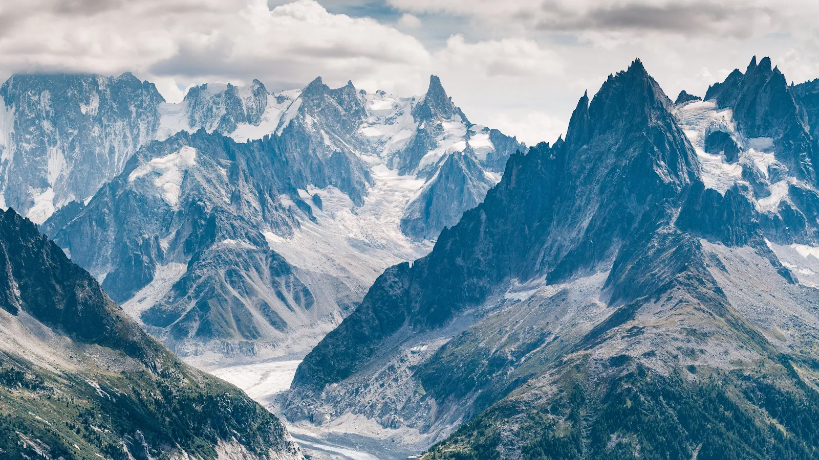 A Stunning Chamonix, Mont Blanc, France, Landscape, Mountains 4K Desktop and Mobile Wallpaper Background (3840x2160)