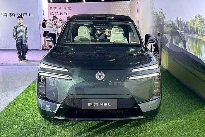 BYD Denza N8L từ 1,22 tỷ đồng, chạy 430km không 'uống' 1 giọt xăng - Báo Tri thức &amp; Cuộc sống