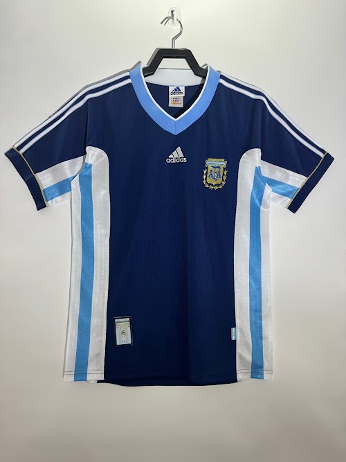 Equipación de visitante de Argentina de 1998.jpg