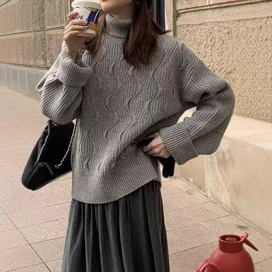 Lined knitted sweater with high collar