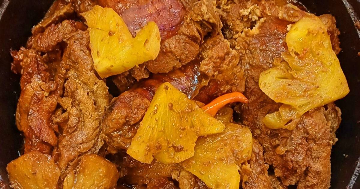 Trứng cá ngừ kho dứa, cà chua, nước dừa