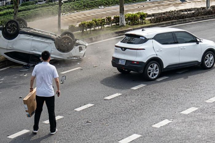 Taxi dừng xe đón khách giữa đường gây tai nạn tại Bắc Ninh - Báo Xây Dựng