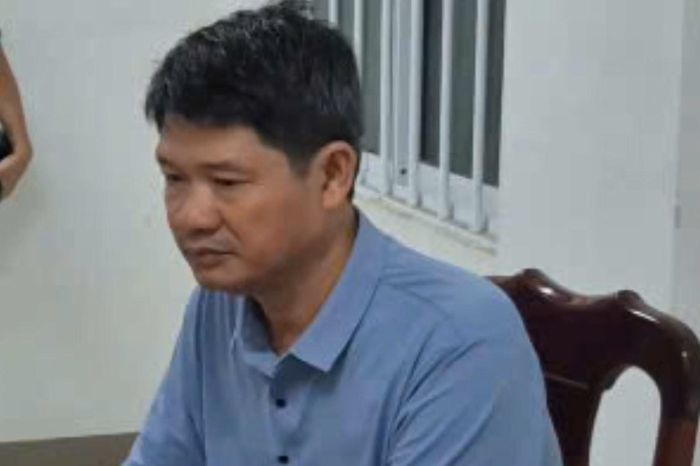 Video công an khám xét vụ Trạm trưởng kiểm lâm 'mật báo' cho chủ tiệm chim - Báo Pháp Luật TP.HCM