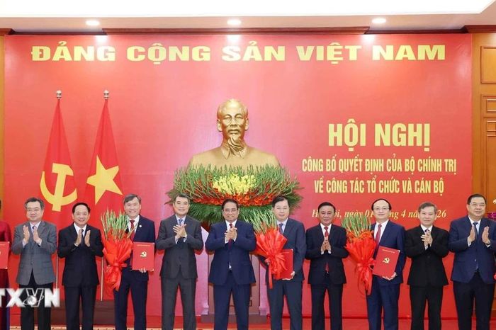 Công bố Quyết định của Bộ Chính trị về công tác tổ chức và cán bộ của 5 cơ quan - Báo VietnamPlus