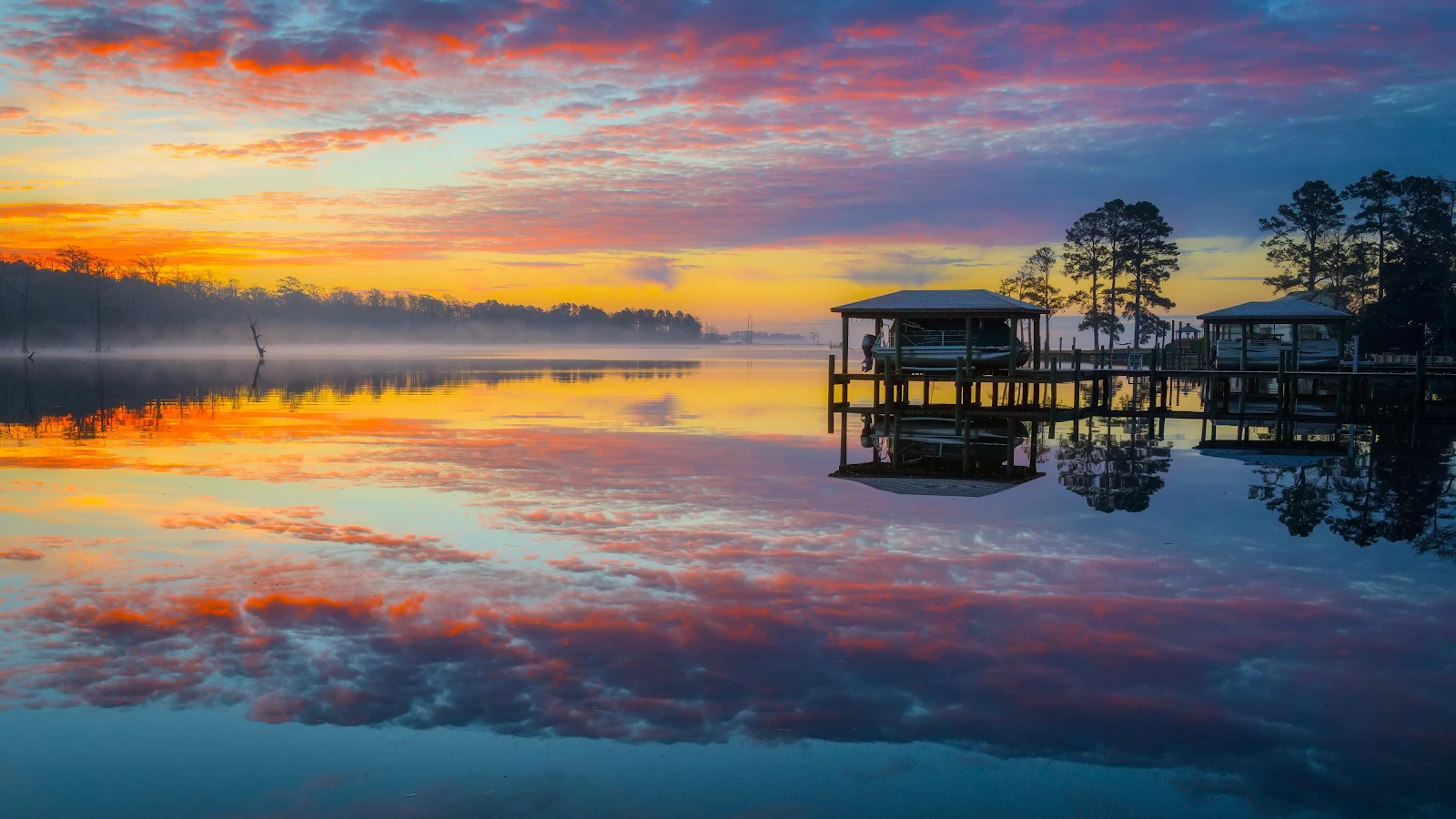 Fiery Sunset Over Reflective Water - Landscape Photography 4K Wallpaper (4000x2250)
