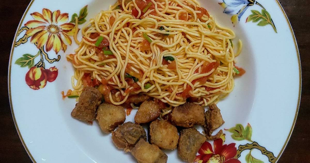 Mì xào cá sốt cà