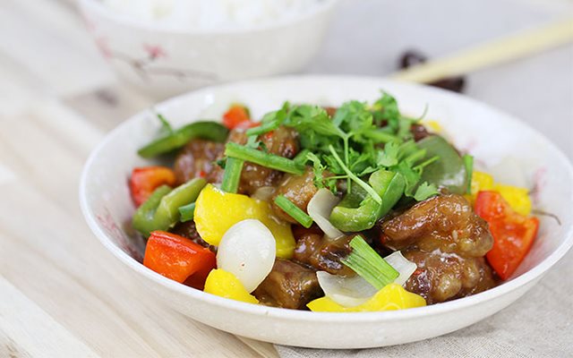 Sườn Xào Hành Ớt Chua Ngọt